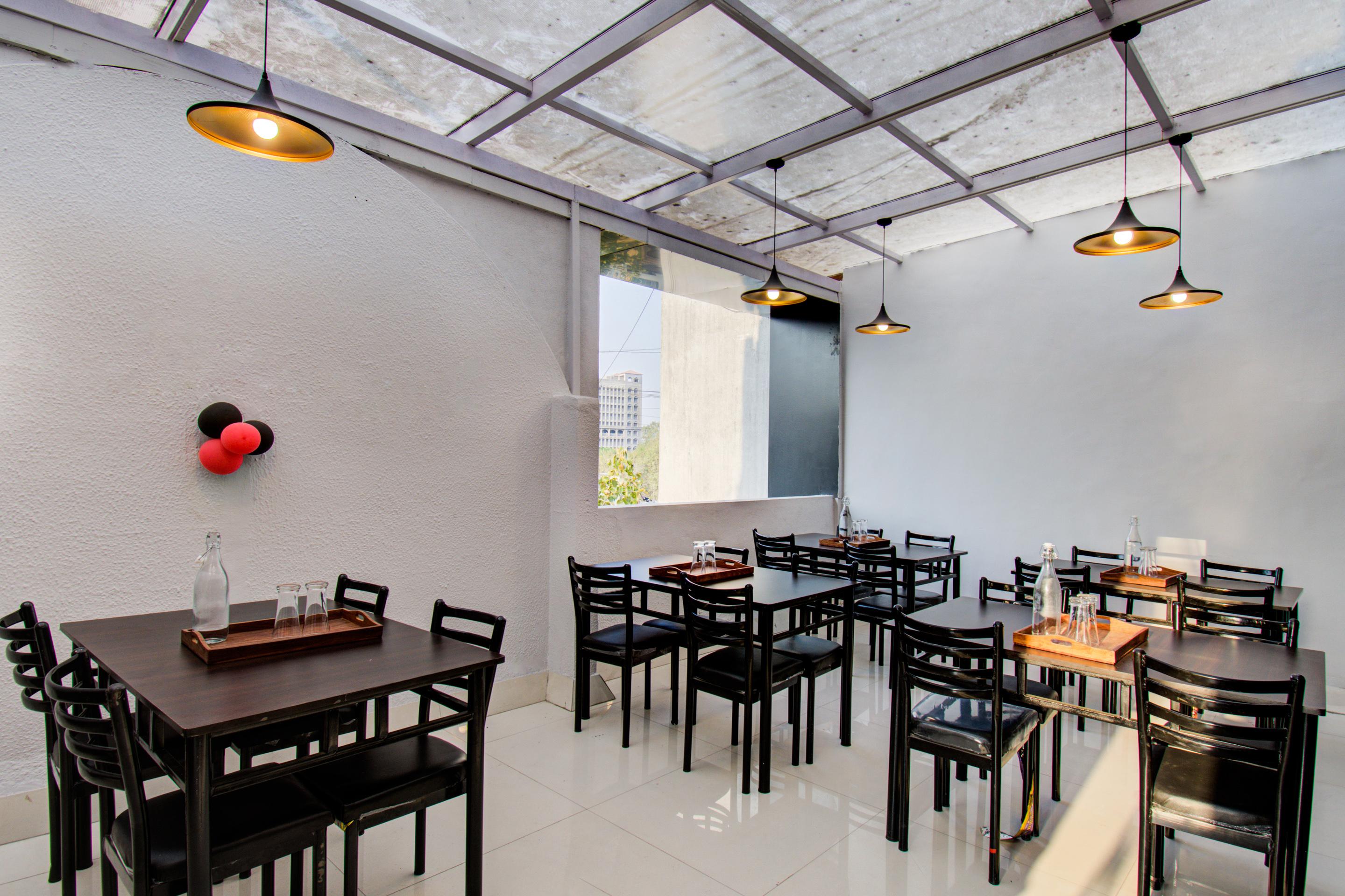 Oyo Flagship 18914 Rajdhani Hotel